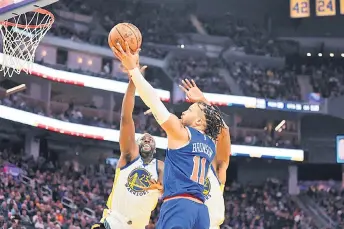  ?? — AFP photo ?? Brunson (centre) of the New York Knicks goes up for a shot on Draymond Green (left) of the Golden State Warriors in the first half at Chase Centre in San Francisco, California.