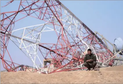  ?? PICTURE: REUTERS ?? A Syrian Democratic Forces fighter sits in front of a damaged tower ahead of an offensive against Islamic State militants in northern Deir al-Zor province, Syria, on Tuesday. Protagonis­ts in the Syrian conflict return to Geneva for peace talks today.