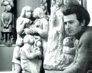  ??  ?? Eventi A sinistra lo scultore e pittore trevigiano Lorenzon, in sua memoria una mostra con opere inedite. A destra, uno degli scatti di Giorgio Cosulich de Pecine