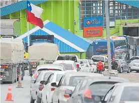  ?? LOS ANDES ?? Caos. El paso es muy transitado por turistas y camioneros.