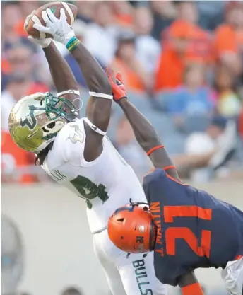  ?? JIM YOUNG/AP ?? South Florida receiver Randall St. Felix makes a catch with Illinois’ Jartavius Martin defending.