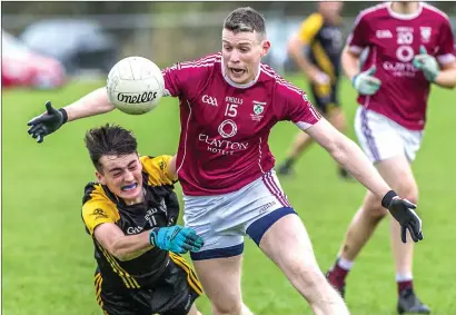  ??  ?? David Quinn of Shamrock Gaels who scored 2-3 in action with Enniscrone/Kilglass’s Ciaran O’Dowd in Bunninadde­n. Pic: Tom Callanan.