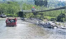  ??  ?? TRAMO. La carretera inicia desde el río Cuero.