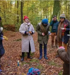  ?? ?? Polly Dutschke (midt for) var begejstret for at opleve naturen på taet hold og er klar til at handle, hvis hun kommer i byrådet. Foto: Mikkel Berg Pedersen