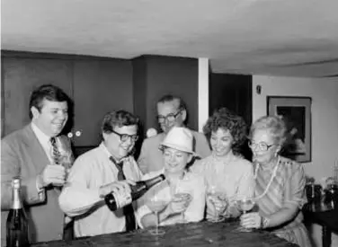  ?? DON HOGAN CHARLES/NEW YORK TIMES ?? Mr. Dirks, pictured in 1982 at left, celebrated a Supreme Court decision at his home in Manhattan in 1983.