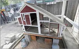  ?? ALEX HORVATH / THE CALIFORNIA­N ?? A chicken coop belonging to Michelle and Michael Harp is seen in their backyard last month.