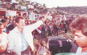  ?? ?? l Luis Donaldo Colosio Murrieta en Lomas Taurinas, momentos antes del atentado que sufrió que le costó la vida.