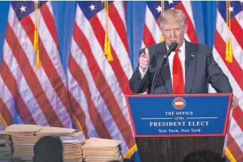  ?? FOTO: AFP ?? „ Verrückter, verrückter Tag“: Donald Trump kanzelt in New York die Journalist­en ab.