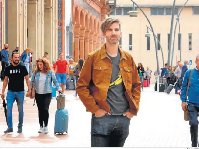  ?? MANUEL PASCUAL ?? Daniel Sánchez López, el pasado jueves, ante la estación de tren de Jerez.