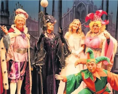  ?? Ben Wainwright ?? ●●The cast of Sleeping Beauty at Stockport Plaza