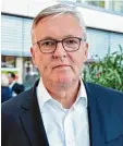  ?? Foto: Jens Kalaene, dpa ?? Air Berlin Chef Winkelmann weiter gutes Geld. bekommt