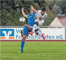  ?? FOTO: ALHO ?? Michael Staudacher (vorne, hier in der Partie gegen Lindau) hat eine langwierig­e Verletzung.