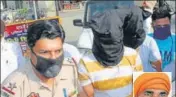  ?? HT PHOTO ?? ■
Accused Ranjeet Singh Rana (inset and in striped T-shirt) in police custody.