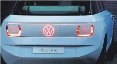  ?? FOTO: SVEN HOPPE/DPA ?? VW zeigt auf der IAA mit dem ID.Life die Studie eines elektrisch­en Einsteiger­autos, das im Jahr 2025 auf den Markt kommen soll.