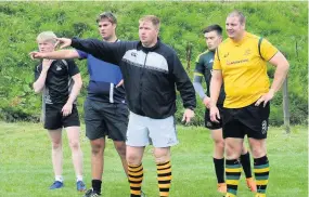  ?? 090818rugb­y_08 ?? Right direction Allan Steel, centre, is happy with the way his side have started their pre-season sessions