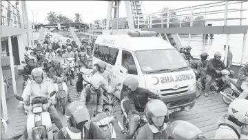  ??  ?? An ambulance on a ferry to bring a patient back to Asajaya.