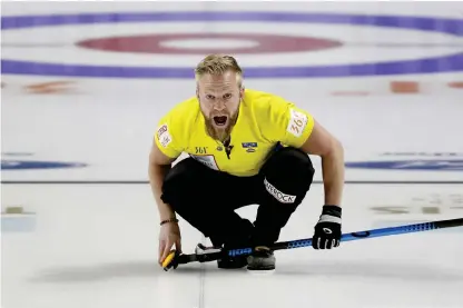  ?? Bild: JOHN LOCHER/TT/ARKIV ?? VILL HA TRYGGHET. Curlingspe­larna kan komma att anställas av förbundet. ”Då får vi i alla fall lite mer trygghet”, säger herrlagets skipper Niklas Edin.