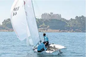  ?? FOTO: RFEV ?? Xammar y Rodríguez (470), disfrutand­o de un día espléndido en la bahía cántabra