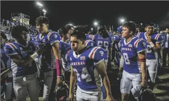  ?? PHOTO CORISSA IBARRA ?? A saddened Central Union squad expresses its disappoint­ment after a tough loss against arch-rival Brawley Friday night in El Centro.