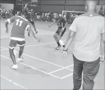  ??  ?? Gregory Richardson of Sparta Boss attempting a pass against Future Stars during their semi-final match in the GT Beer/Keep Ya Five Alive Football Championsh­ip at the National Gymnasium.