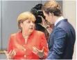  ?? FOTO: DPA ?? Kanzlerin trifft Kanzler: Angela Merkel in Brüssel mit Österreich­s Sebastian Kurz.