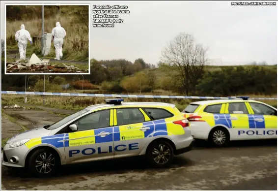  ?? PICTURES: JAMIE SIMPSON ?? Forensic officers work at the scene after Darren Sinclair’s body was found