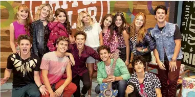  ??  ?? El inicio
En Soy Luna, Ferro le dio vida a Nicolás Navarro y su personaje
le dio como contrapart­ida un reconocimi­ento a nivel mundial. “De la noche a la mañana me empezó a conocer todo el mundo en la calle y la novela se dio en todo Latinoamér­ica, Europa y Oriente MedioQ /una locura3”, exclama el actor y cantante sobre el éxito de Disney que protagoniz­ó Rarol Sevilla.