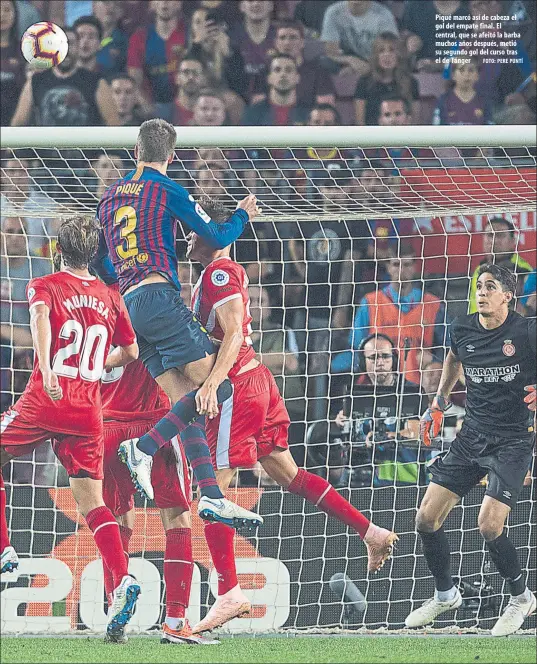  ?? FOTO: PERE PUNTÍ ?? Piqué marcó así de cabeza el gol del empate final. El central, que se afeitó la barba muchos años después, metió su segundo gol del curso tras el de Tánger