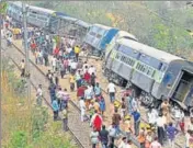  ?? PTI ?? The derailed coaches of MeerutLuck­now Rajya Rani Express near Rampur in Uttar Pradesh on Saturday.