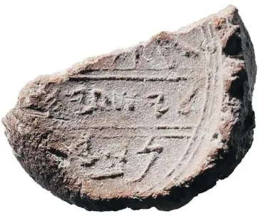  ?? BIBLICAL ARCHAEOLOG­Y REVIEW ?? A 2,700-year-old clay seal impression, which could have belonged to the biblical prophet Isaiah.