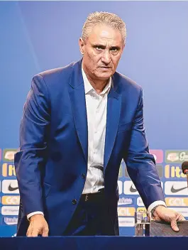  ??  ?? Após muitas entrevista­s, hoje Tite irá a campo para treinar a Seleção