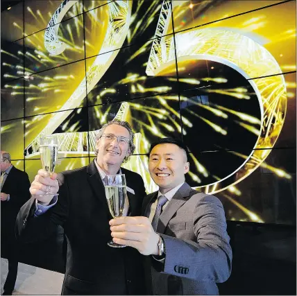  ?? MARK VAN MANEN/PNG ?? Honda Celebratio­n of Light spokesman Paul Tilbury, left, and Steve Hui, Honda general manager for Western Canada, toast the Vancouver fireworks festival’s 25th anniversar­y.