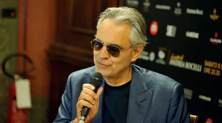  ??  ?? Palazzo Barbieri Andrea Bocelli durante la conferenza stampa di ieri pomeriggio in Comune (fotoSartor­i)