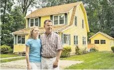  ??  ?? WHY, YELLOW THERE: Buyers Theresa and Joe Lederer scooped up this $399K three-bedroom home near the beach in Old Saybrook, Conn.