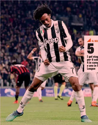  ??  ?? SCATENATO Juan Cuadrado, 29 anni, festeggia il gol segnato al Milan danzando alla sua maniera: il colombiano non giocava una partita ufficiale dal 23 dicembre, sera di Juventus-Roma GETTY
