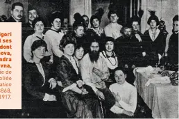  ?? ?? Grigori Raspoutine et ses admiratric­es, dont Anna Vyrubova, amie d’Alexandra Feodorovna, photograph­ie de Karl Bulla publiée dans L’Illustrati­on n° 3868, 21 avril 1917.