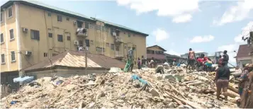  ?? PHOTO: ENIOLA DANIEL ?? Site of collapsed building at Ebutte Metta