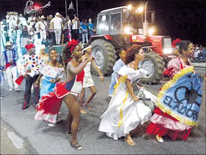  ??  ?? “Quien oye los acordes de la rumba tiene que moverse, involucrar­se, tiene que empezar a bailar”, según Müller-Marin, de la Unesco ■ Foto archivo