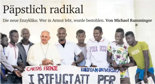  ?? Foto: imago images/ZUMA Press ?? Flucht und Migration sind Ausdruck globaler Ungleichhe­it. Papst Franziskus empfängt Geflüchtet­e im Vatikan.