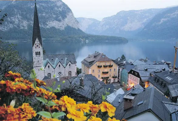  ?? DOMINIC ARIZONA BONUCCELLI ?? Austria’s lakeside village of Hallstatt is a peaceful alternativ­e to the tourist bustle of Salzburg and is just a two-hour train ride away.