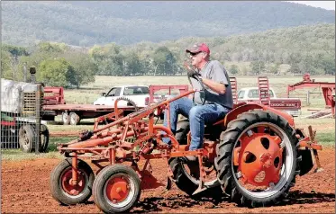  ?? PHOTOS BY LYNN KUTTER ENTERPRISE-LEADER ?? Jay Norton drives aG Farmall Alice Chalmer garden tractor in the parade of power at the Fall Tractor Pull and Show, sponsored by Rustic Relics Antique Tractor Club.