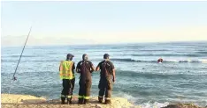  ?? JOSHUA AFRICA ?? SEA authoritie­s launched a body retrieval at Monwabisi beach on Friday. Rescuers have urged the public to be cautious due to an increase in drownings recently. |