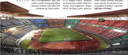  ?? ANGGER BONDAN/JAWA POS ?? HARUS SINGLE SEAT: Suasana tribun Stadion Gelora Bung Tomo yang belum dipasangi single seat.