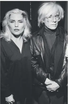  ?? FOTO: © WOWE1985 ?? Große Künstler fotografie­rt von Wolfgang Wesener: Debbie Harry und Andy Warhol in New York City.