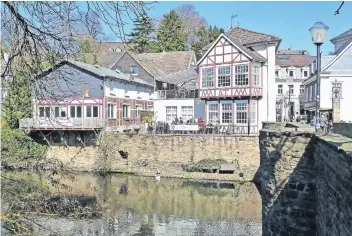  ?? RP-FOTOS (3): JOACHIM PREUSS ?? In der historisch­en Altstadt von Kettwig lädt die Gastronomi­e zum Verweilen ein.