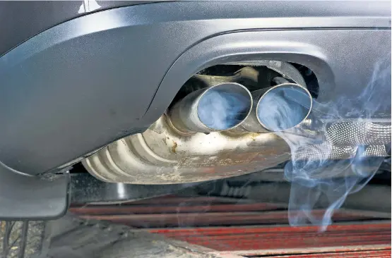  ??  ?? Wo Rauch ist, ist sprichwört­lich auch Feuer: Nach manipulier­ten Abgaswerte­n bei VW stehen deutsche Autobauer nun unter Kartellver­dacht.