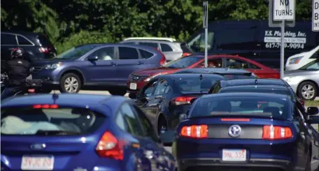  ?? JIM MAHONEY / HERALD STAFF ?? STOP AND GO: Route 2 eastbound at the intersecti­on with the Alewife Brook Parkway in Cambridge is one of the most congested roadways in the area. Below, Interstate 93 inbound from Neponset to Boston is another heavily congested traffic area.