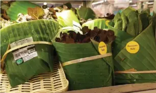  ??  ?? Banana leaves replaces Plastic bags in Rimping Supermarke­t in Chiang Mai, Thailand