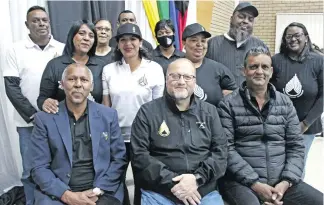  ?? ?? Neil de Beer (front, centre), leader of the United Independen­t Movement (UIM) is flanked by Jay Singh, the deputy chairperso­n for the party in KwaZulu-Natal and Sam Kennedy, the KZN chairperso­n. Photo: Estelle Sinkins
UIM leader, Neil de Beer, addressed Pietermari­tzburg residents at the Eddels Sports and Social Club in Willowton on Sunday. Photo: Estelle Sinkins