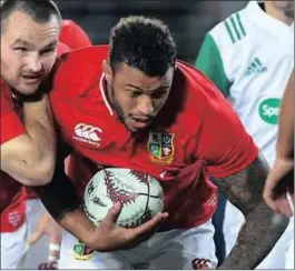  ?? PICTURE: REUTERS ?? STANDOUT: English lock Courtney Lawes put in an impressive performanc­e in yesterday’s 31-31 draw with the Hurricanes yesterday.